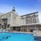 Stunning view studio with Balcony - Gym, Pool and Free Parking! - Auckland
