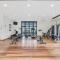 Stunning view studio with Balcony - Gym, Pool and Free Parking! - Auckland