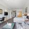 Stunning view studio with Balcony - Gym, Pool and Free Parking! - Auckland