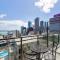 Stunning view studio with Balcony - Gym, Pool and Free Parking! - Auckland