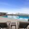 Stunning view studio with Balcony - Gym, Pool and Free Parking! - Auckland