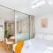 Sleek central apartment with a private balcony - Auckland