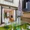 Fresh & sleek Grey Lynn unit with private patio