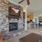 Coral Springs A8 3 Bedrooms BBQ Grill, Cable TV, 2 Private Fireplaces, Soaker Bathtub Resort Pool