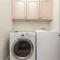 Coral Springs A8 3 Bedrooms BBQ Grill, Cable TV, 2 Private Fireplaces, Soaker Bathtub Resort Pool