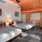 Boardman Monarch! River! Hot Tub! Fireplace!