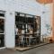 Well located Apt with Loft Bedroom & Aircon