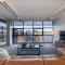 Modern 2 Bdrm Apt with Water Views 2x Car Spots - Canberra