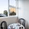 Studio Apt With Parking Balcony & Water Views - 悉尼