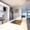 Modern 2 Bdrm Apt with Water Views 2x Car Spots - Canberra