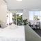 Studio Apt With Parking Balcony & Water Views - 悉尼