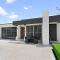 Aircabin - Fairfield - Modern - 6 Bedrooms House