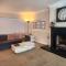 Kennedy Villa - 5 Bedroom House with Hot Tub, WiFi, Free parkings, Close to Bicester Village