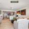Ocean view 2Br Condo-Balcony-Beach-Pool
