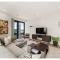 Elegant and Modern Apartments in Canary Wharf right next to Thames - London