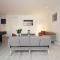 Modern 2 Bed Apt, 7ft Pool Table, Sheffield City Centre, FREE Parking, Netflix - Hosted by Stay Host Save - Sheffield