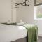 Modern 2 Bed Apt, 7ft Pool Table, Sheffield City Centre, FREE Parking, Netflix - Hosted by Stay Host Save - Sheffield