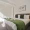 Modern 2 Bed Apt, 7ft Pool Table, Sheffield City Centre, FREE Parking, Netflix - Hosted by Stay Host Save - Sheffield