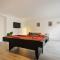 Modern 2 Bed Apt, 7ft Pool Table, Sheffield City Centre, FREE Parking, Netflix - Hosted by Stay Host Save - Sheffield