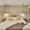 Designer Home w Pool & Firepit - 7 min to Brickell