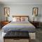Luxury Pool with King beds Near Shops and Dining