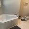 Luxury Pool with King beds Near Shops and Dining - Мемфис