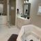 Luxury Pool with King beds Near Shops and Dining - ممفيس
