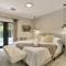 Designer Home w Pool & Firepit - 7 min to Brickell
