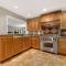 Gourmet Kitchen Family & Pet Friendly Residence! - Edgewater