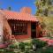 Casa con pileta, jardín y quincho