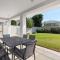 52 Esplanade - BYO Linen - Luxury - Seafront - Wi-Fi