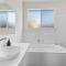 8 Davies St Encounter Bay - No Linen Included - Wi-Fi - Sea Views - Encounter Bay