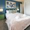 Chic 3-BR CBD Gem in Christchurch: Prime Location - Christchurch