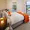 Chic 3-BR CBD Gem in Christchurch: Prime Location - Christchurch