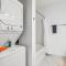 CozySuites Mill District with pool, gym #08