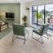 Chic 3-BR CBD Gem in Christchurch: Prime Location - Christchurch