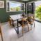 Chic 3-BR CBD Gem in Christchurch: Prime Location - Christchurch