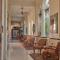 Elphinstone Hotel