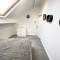 Interior Designed 4 bed House with stocked Bar & gym sleeps minimum 7 - Horsforth