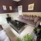 Interior Designed 4 bed House with stocked Bar & gym sleeps minimum 7 - Horsforth