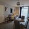 Stylish 2-Bed Apartment - Sleeps 4 Parking & WiFi - 考文垂