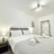 Modern~ Reverse Level~2 bed~Townhouse~Central~Penzance