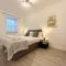 Modern~ Reverse Level~2 bed~Townhouse~Central~Penzance