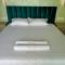 Queen’s Luxury Vila 111/A