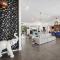 Entire Villa, North Miami Beach with pool on canal! - Майами