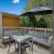 Sunnyside Townhouse with Rumpus, Parking and Deck - Auckland