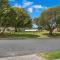 Sunnyside Townhouse with Rumpus, Parking and Deck - Auckland