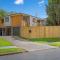 Sunnyside Townhouse with Rumpus, Parking and Deck - Auckland