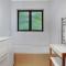 Sunnyside Townhouse with Rumpus, Parking and Deck - Auckland