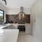Sunnyside Townhouse with Rumpus, Parking and Deck - Auckland